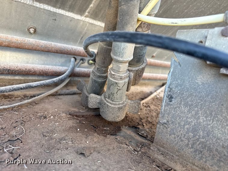 image for item EP0931 2005 Pinson feed delivery trailer