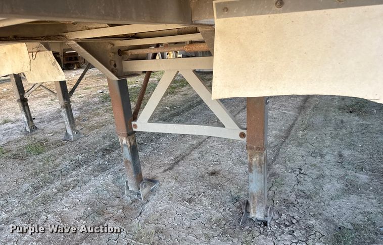 image for item EP0931 2005 Pinson feed delivery trailer