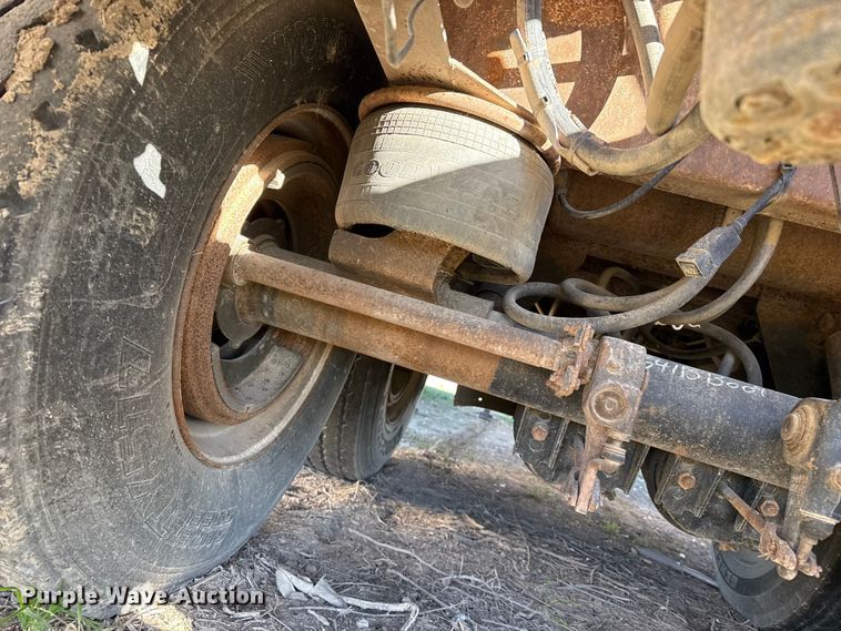 image for item EP0931 2005 Pinson feed delivery trailer