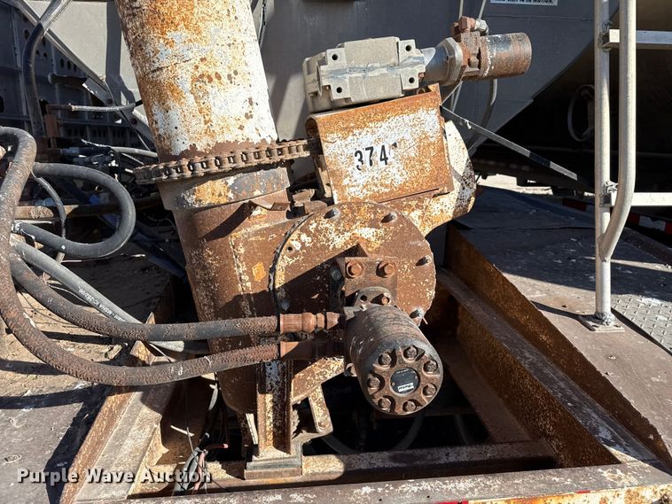 image for item EP0931 2005 Pinson feed delivery trailer