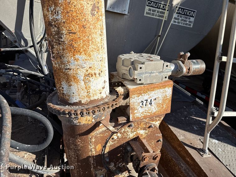 image for item EP0931 2005 Pinson feed delivery trailer