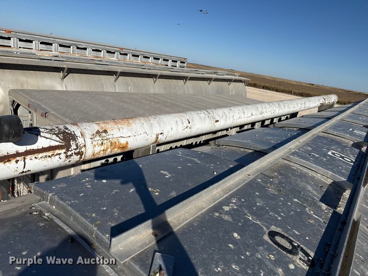 image for item EP0931 2005 Pinson feed delivery trailer