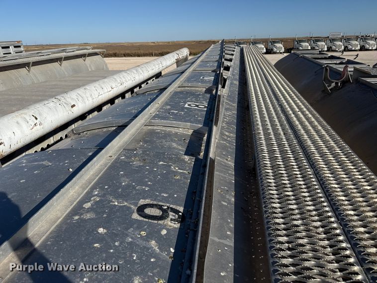 image for item EP0931 2005 Pinson feed delivery trailer