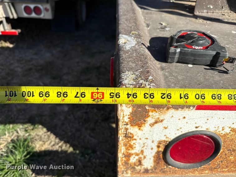 image for item EP0931 2005 Pinson feed delivery trailer