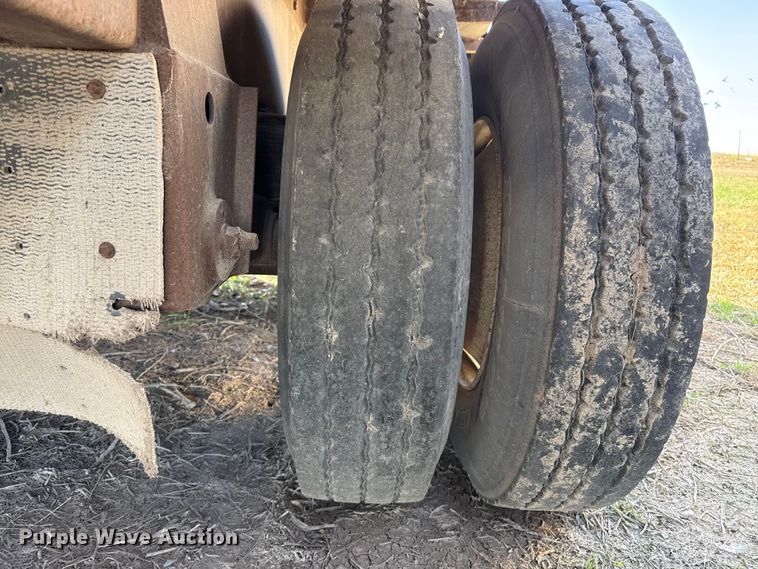 image for item EP0931 2005 Pinson feed delivery trailer