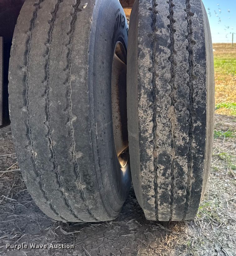 image for item EP0931 2005 Pinson feed delivery trailer