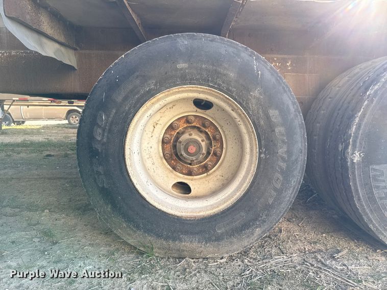 image for item EP0931 2005 Pinson feed delivery trailer