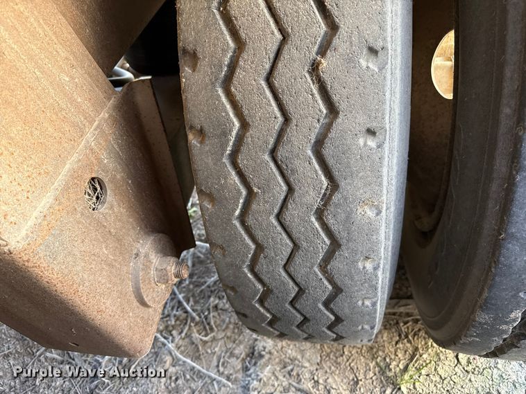 image for item EP0931 2005 Pinson feed delivery trailer