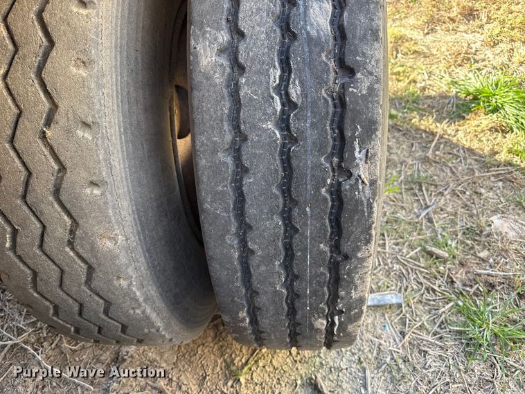 image for item EP0931 2005 Pinson feed delivery trailer