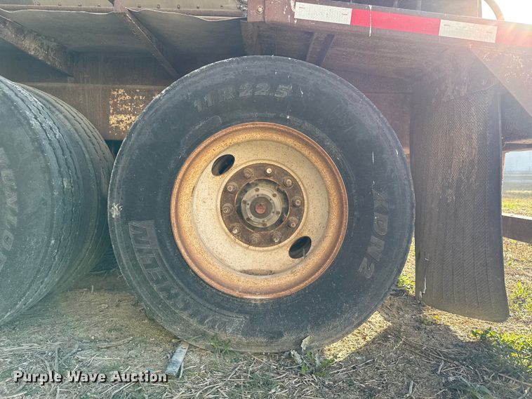 image for item EP0931 2005 Pinson feed delivery trailer