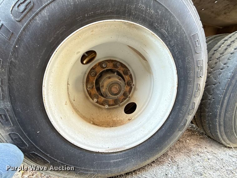 image for item EP0931 2005 Pinson feed delivery trailer