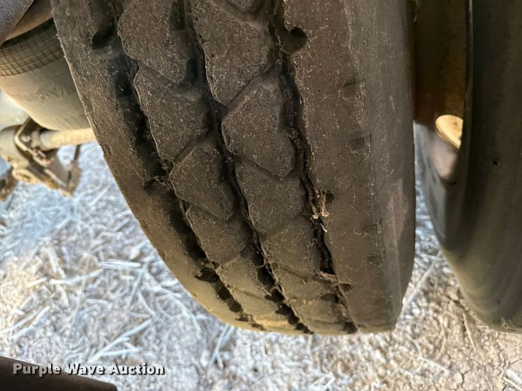 image for item EP0931 2005 Pinson feed delivery trailer