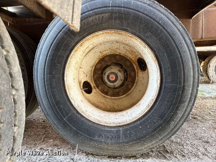 image for item EP0931 2005 Pinson feed delivery trailer