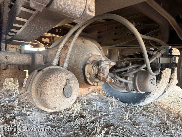 image for item EP0932 1995 Merritt 26X102XRV livestock trailer
