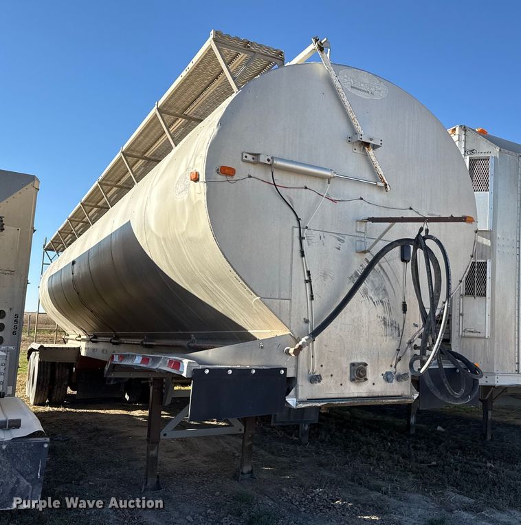 image for item EP0933 2003 Pinson feed delivery trailer