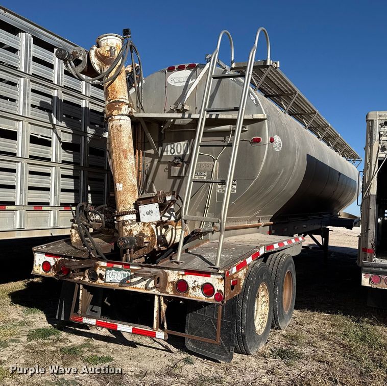 image for item EP0933 2003 Pinson feed delivery trailer