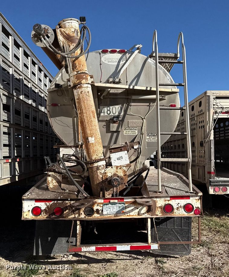 image for item EP0933 2003 Pinson feed delivery trailer