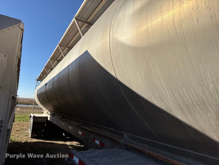 image for item EP0933 2003 Pinson feed delivery trailer