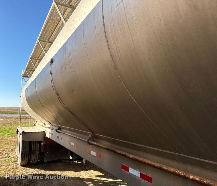 image for item EP0933 2003 Pinson feed delivery trailer