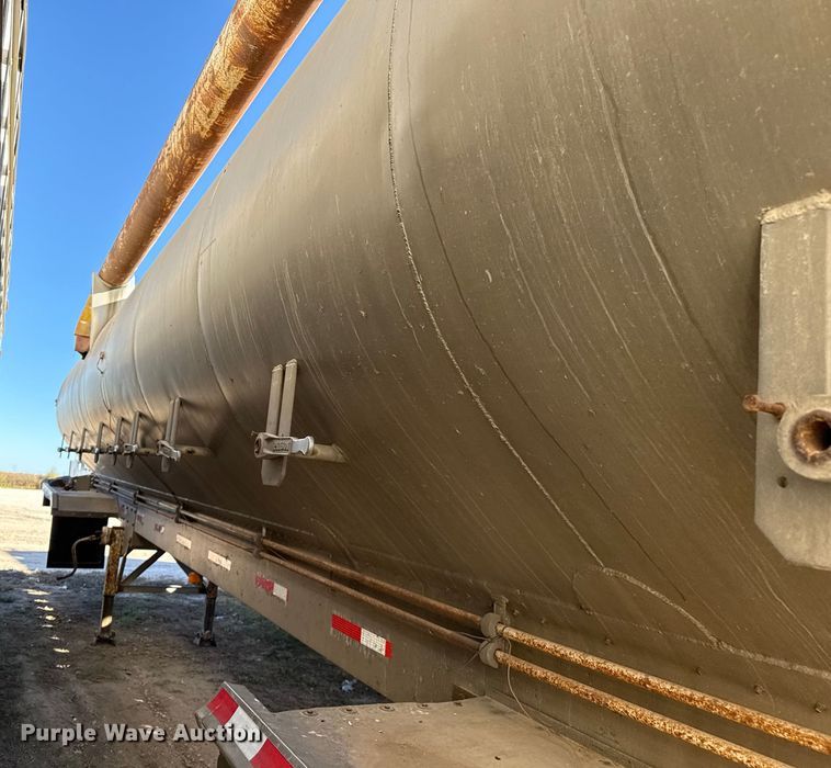 image for item EP0933 2003 Pinson feed delivery trailer