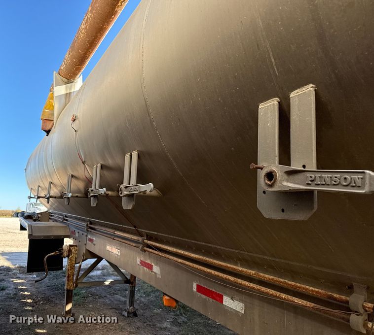 image for item EP0933 2003 Pinson feed delivery trailer