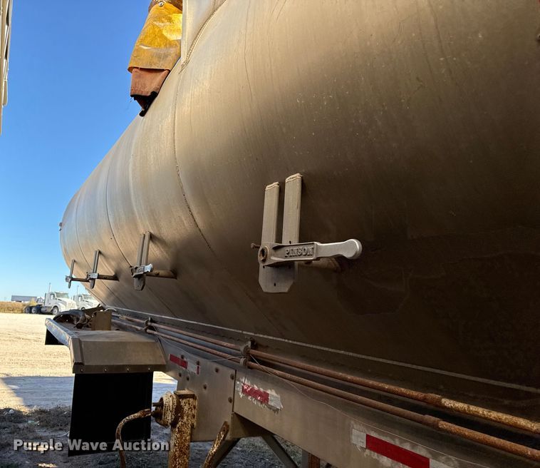 image for item EP0933 2003 Pinson feed delivery trailer