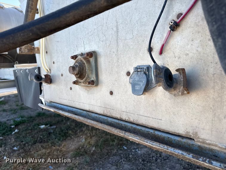 image for item EP0933 2003 Pinson feed delivery trailer