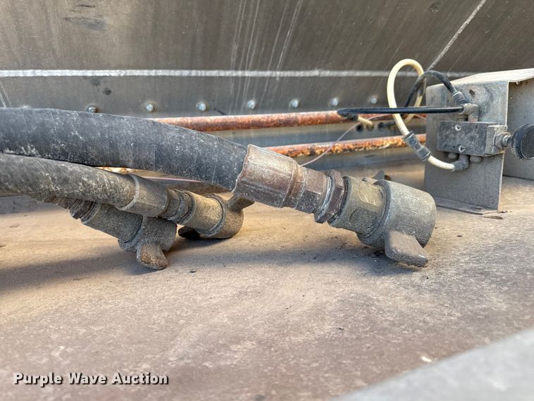 image for item EP0933 2003 Pinson feed delivery trailer