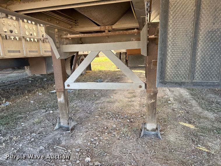 image for item EP0933 2003 Pinson feed delivery trailer