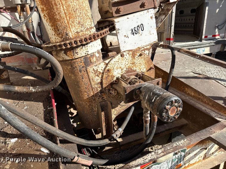 image for item EP0933 2003 Pinson feed delivery trailer