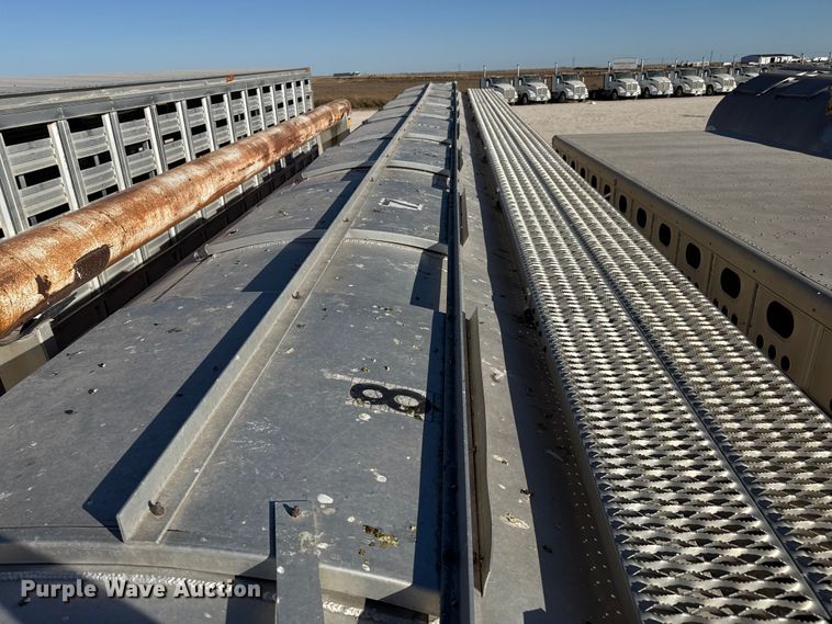 image for item EP0933 2003 Pinson feed delivery trailer