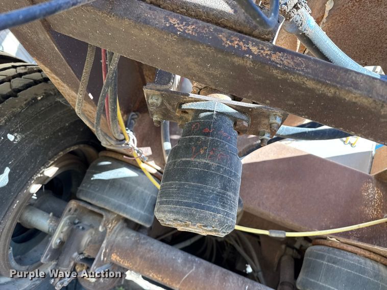 image for item EP0933 2003 Pinson feed delivery trailer