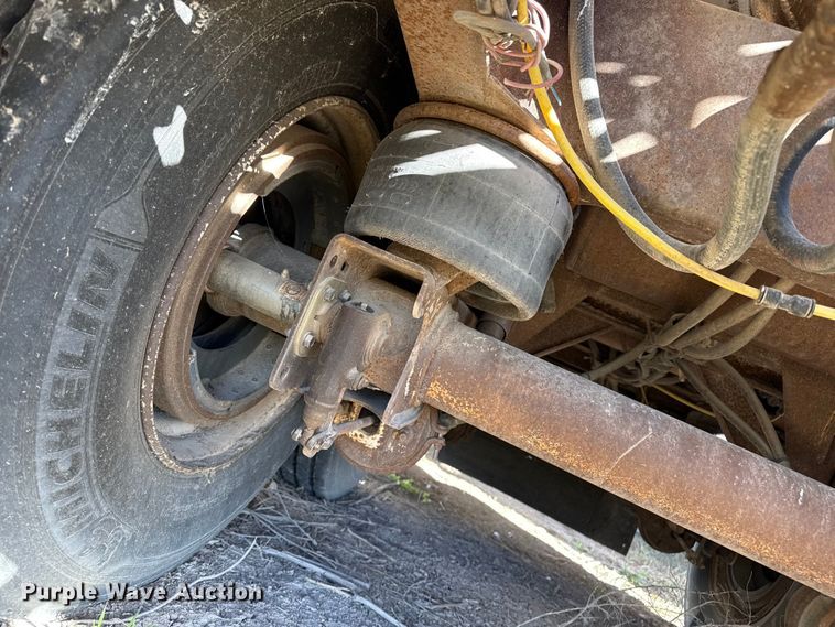 image for item EP0933 2003 Pinson feed delivery trailer