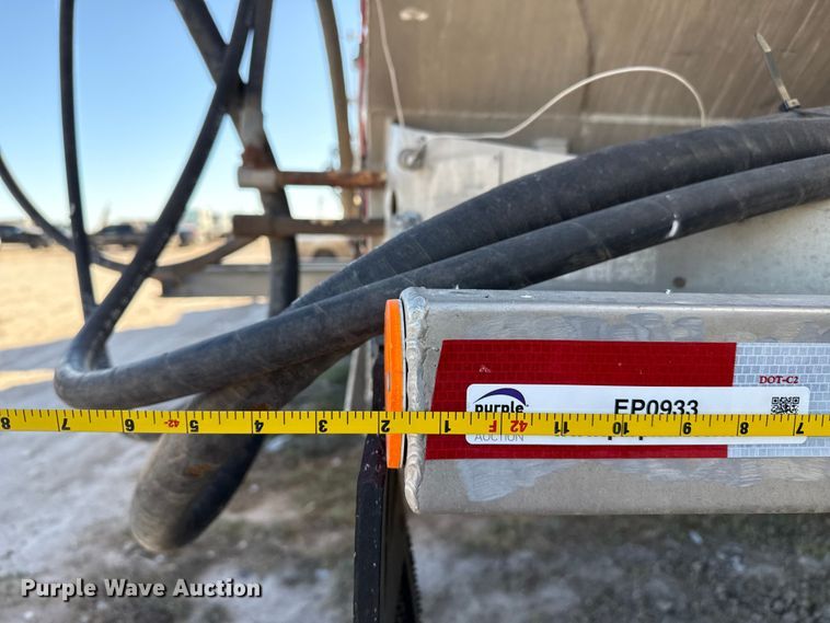 image for item EP0933 2003 Pinson feed delivery trailer