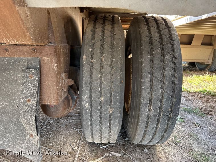 image for item EP0933 2003 Pinson feed delivery trailer