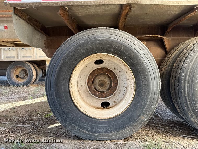 image for item EP0933 2003 Pinson feed delivery trailer