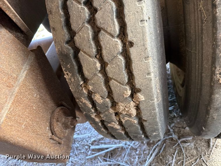 image for item EP0933 2003 Pinson feed delivery trailer