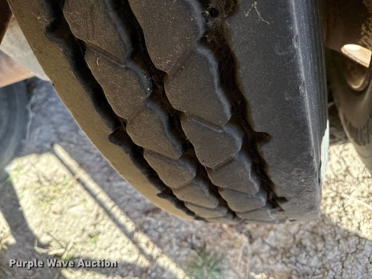 image for item EP0933 2003 Pinson feed delivery trailer