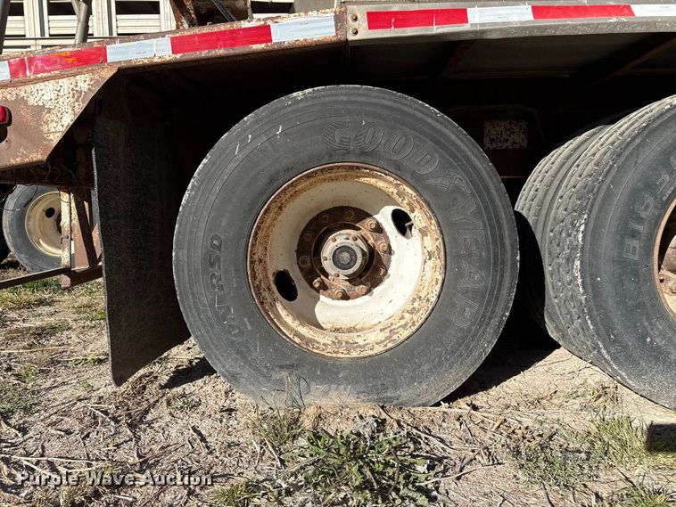 image for item EP0933 2003 Pinson feed delivery trailer