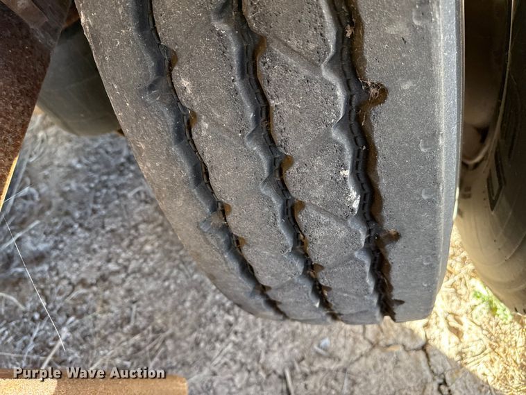 image for item EP0933 2003 Pinson feed delivery trailer