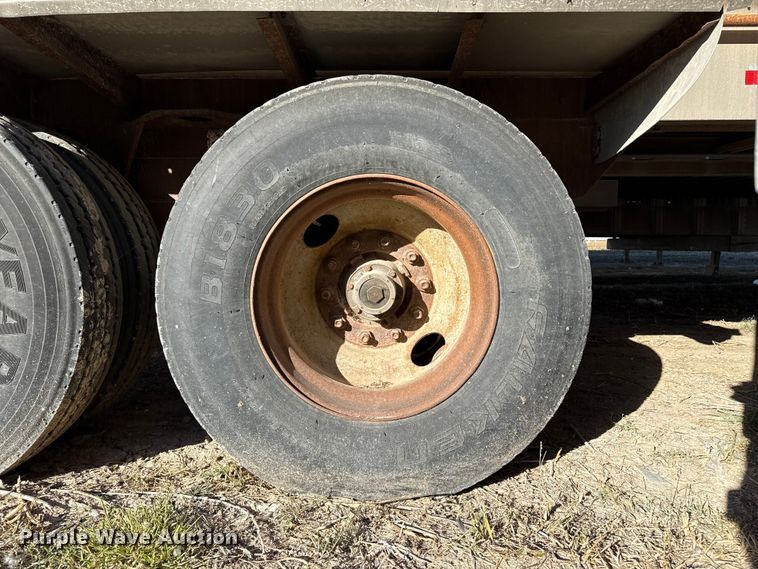 image for item EP0933 2003 Pinson feed delivery trailer