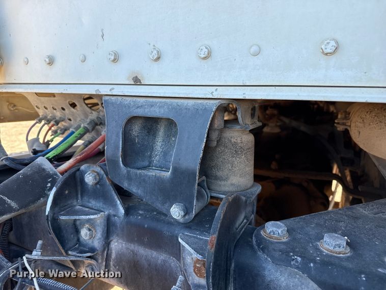 image for item EP0934 2007 Kenworth T800 semi truck