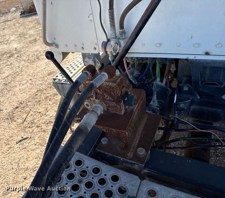 image for item EP0934 2007 Kenworth T800 semi truck