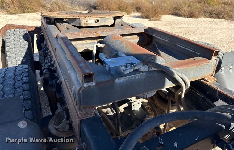 image for item EP0934 2007 Kenworth T800 semi truck