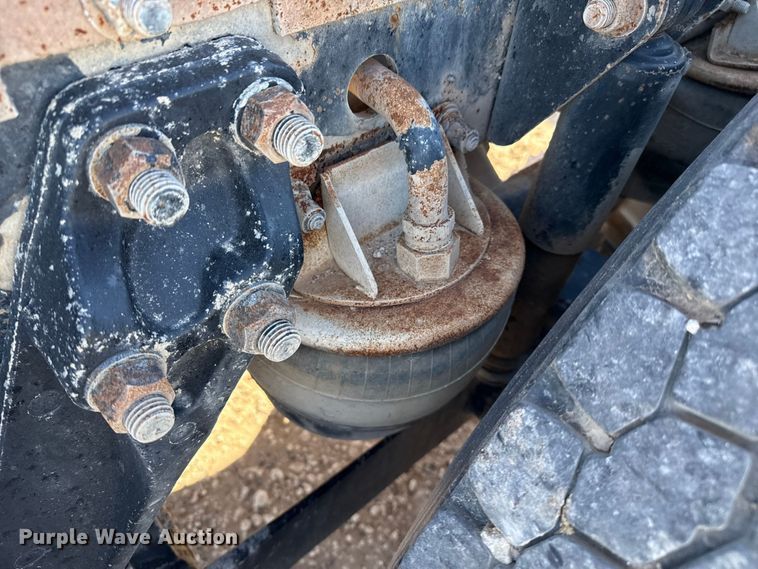 image for item EP0934 2007 Kenworth T800 semi truck