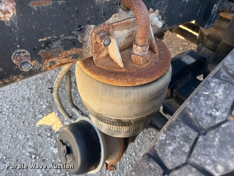 image for item EP0934 2007 Kenworth T800 semi truck