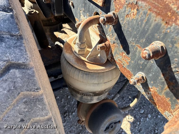 image for item EP0934 2007 Kenworth T800 semi truck