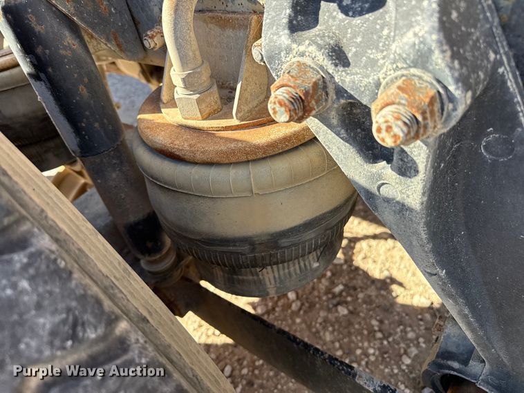 image for item EP0934 2007 Kenworth T800 semi truck