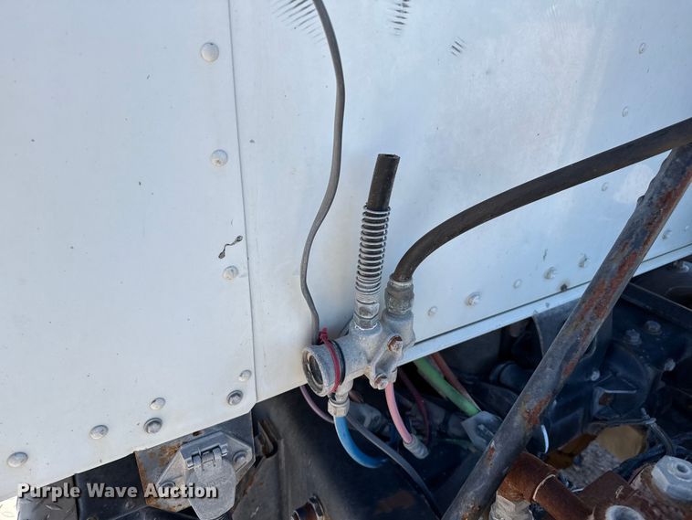 image for item EP0934 2007 Kenworth T800 semi truck