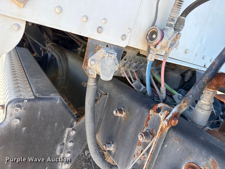 image for item EP0934 2007 Kenworth T800 semi truck